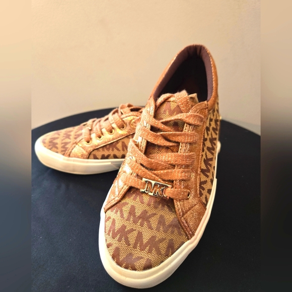 Michael Kors Size 5 City Sneakers Brown Monogram Logo‎ Laced up Casualwear - Picture 1 of 9